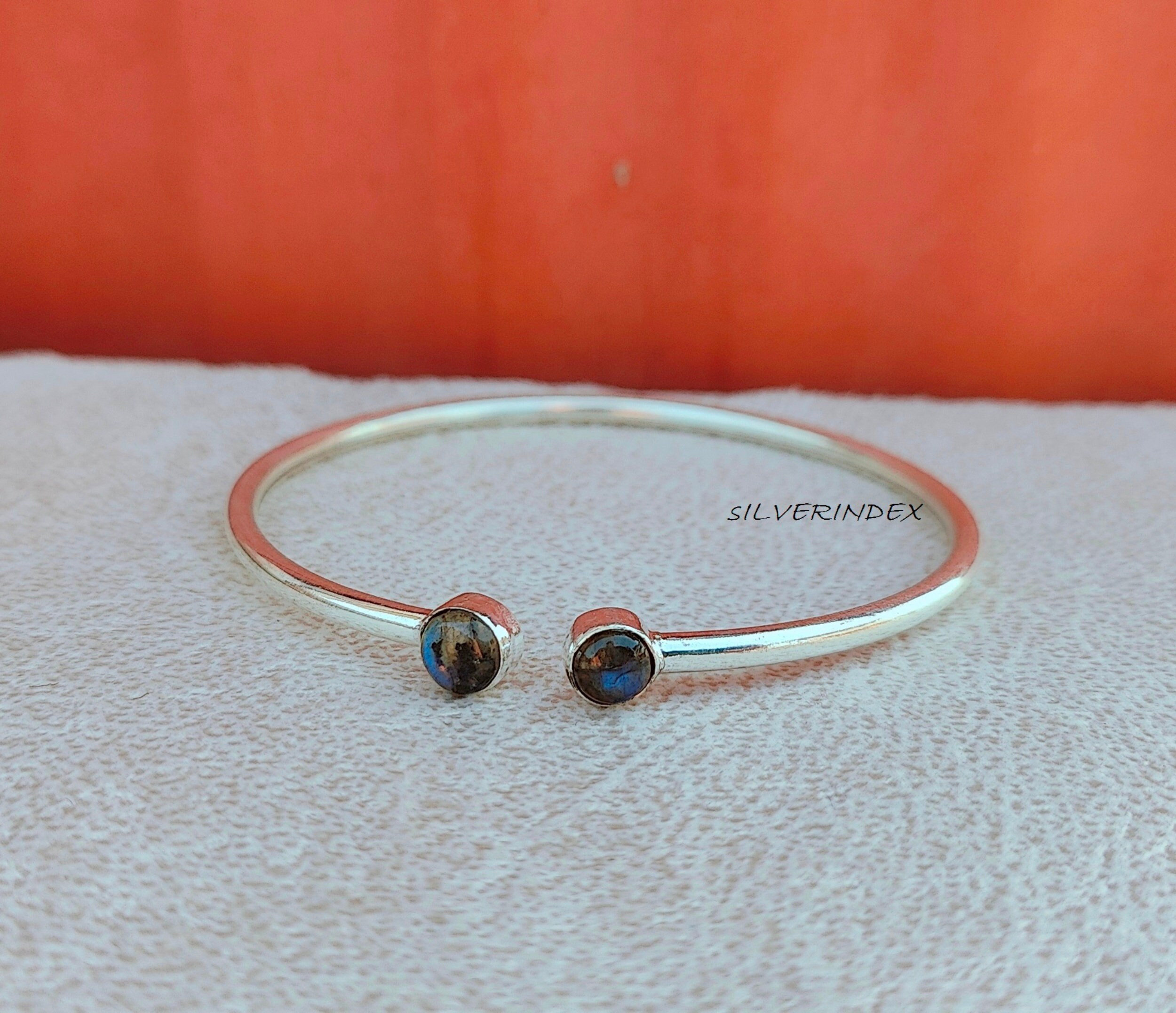 ブレスレット WILLIE and DUFFY Round turquoise bangle silver 925 handmade Round Turquoise Bangle, Handmade Bangle, 925 Silver Cuff