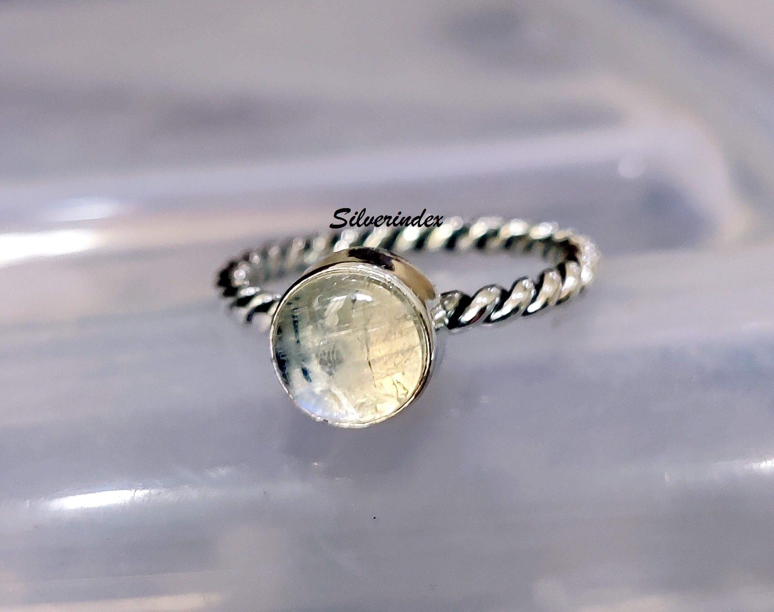 レインボームーンストーンリング：ツイストスターリングシルバーバンド