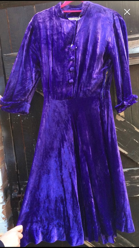 1930s Striking Vicky Johnson amethyst purple silk