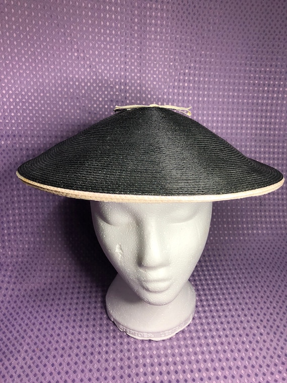 Beautiful 1950s black and cream platter hat