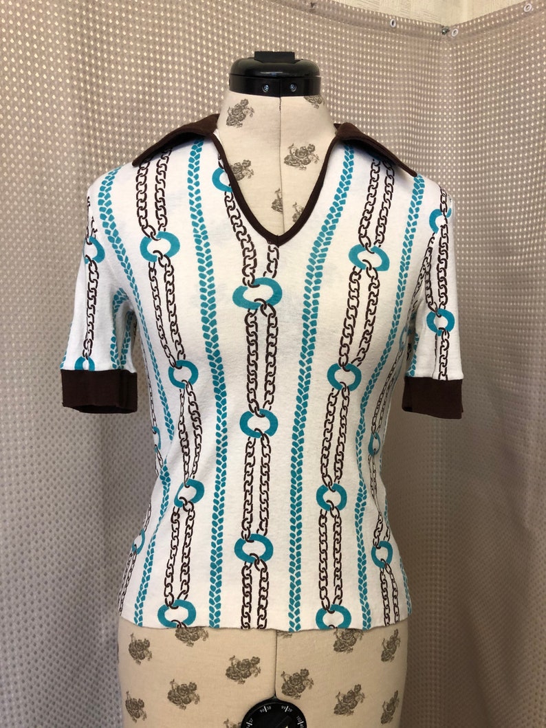 1970s St Michaels vintage chocolate and turquoise chain pattern t-shirt with collar image 1