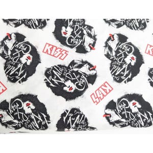 4.875 Yards Bolt Kiss Rock Band Cotton Fabric Gene Simmons Peter Criss Paul NEW
