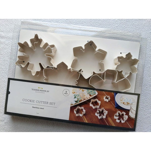 Threshold 5 Piece Snowflake Cookie Cutter Set Stainless Steel Christmas NEW