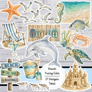Può includere: Illustrazioni ad acquerello a tema spiaggia, tra cui una stella marina, gabbiani, un cavalluccio marino, un delfino, una sedia a sdraio, un aquilone, un castello di sabbia e un cartello con la scritta "Beach Tiki Bar Boardwalk". Il testo dice "Beach Fussy Cuts 27 Images Total".