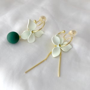 Mismatched white flower dangle clip on earrings with matte green ball and gold chains, invisible clip on earrings image 5