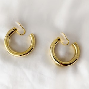 Chunky sliver or gold hoops clip on earrings, Gold/silver 30mm 40mm hoop clip on earrings, Statement 5mm thick hoop clip on earrings Gold 30mm Diameter