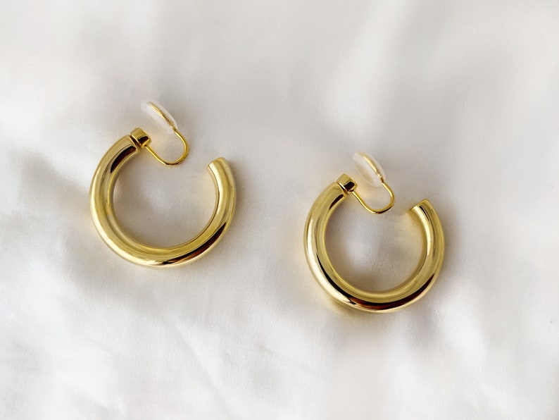 Chunky sliver or gold hoops clip on earrings, Gold/silver 30mm 40mm hoop clip on earrings, Statement 5mm thick hoop clip on earrings Gold 30mm Diameter