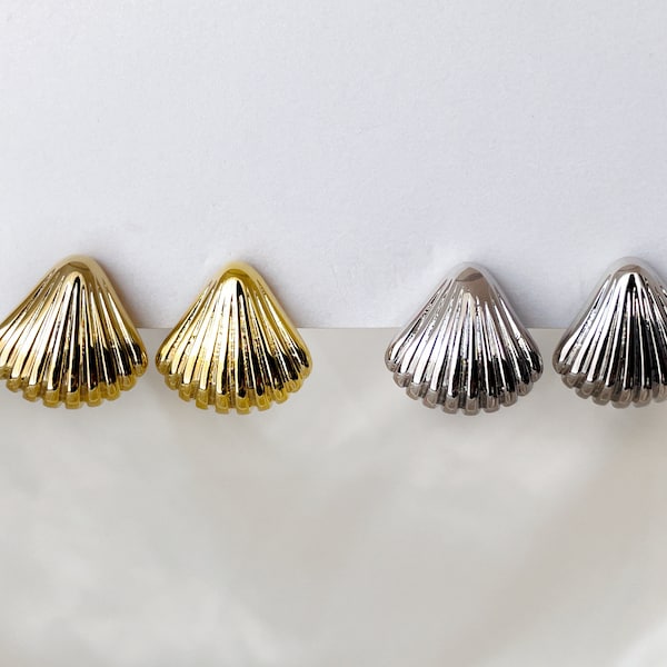 Seashell stud clip on earrings, Silver or gold shell clip on earrings, Beach clip on earrings