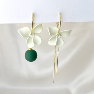 Mismatched white flower dangle clip on earrings with matte green ball and gold chains, invisible clip on earrings image 3