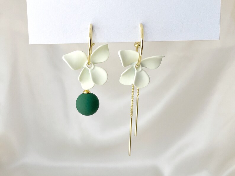 Mismatched white flower dangle clip on earrings with matte green ball and gold chains, invisible clip on earrings image 3