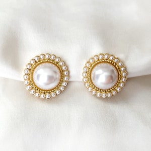 White pearl clip on studs, Vintage retro pearl clip on earrings, Classic large pearl clip on studs, Statement clip on earrings