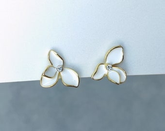 Delicate Iris flower clip on earrings, Dainty iris flower clip on studs, White iris clip on earrings