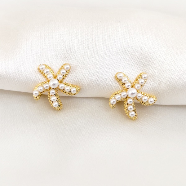 Pearl starfish clip on earrings, Gold starfish clip on studs, Starfish beach earrings, invisible clip on earrings