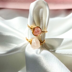 Wire wrapped ring natural crystals| Pink crystals: Strawberry quartz and Rose Quartz|Hand wrapped rings|pink and gold jewelry|gold rings