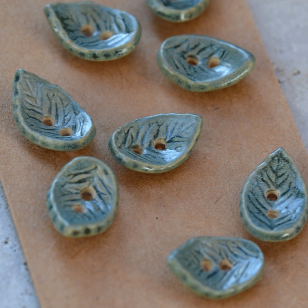 8 Stück Keramikknöpfe Blätter