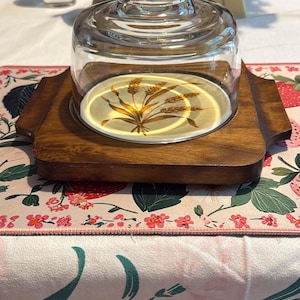 Cheese Dome Vintage Gailstyn-Sutton made Taiwan Good Condition please look at all photos Wheat Pattern Tile