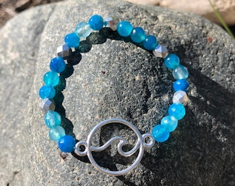 Ocean Blue Wave Charm with Faceted 6mm Agate Glass Beads with Silver Faceted Accents Beaded Bracelet | Wave Connector | Ocean Inspired