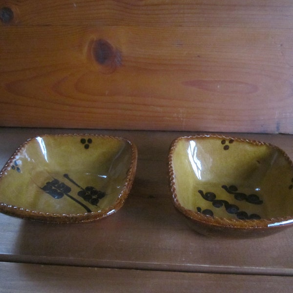 A lovely pair of Margaret Leach slipware pin dishes circa 1946. Barnhouse pottery, Glos.