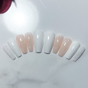 Uñas postizas navideñas blancas / Uñas de copos de nieve / Uñas con purpurina / Uñas de invierno / Uñas blancas / Uñas de carámbano