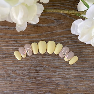 Honey Bee Press-On Nails | Yellow nails | Pastel nails | Summer nails | Spring nails | Flower nails | French tip nails