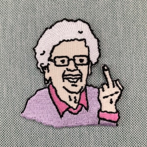 Urbanski Patch funny grandma shows fingers to iron 6.5 x 6 cm | Patch Application Ironing Image
