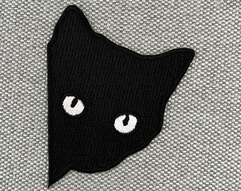Toppa Urbanski simpatico gatto curioso da stirare 7 x 5,6 cm | Applicazione toppa termoadesiva