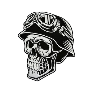 Puede incluir: Parche bordado en blanco y negro de una calavera con casco y gafas.