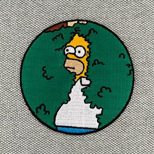 Urbanski Patch Homer Simpson verschwindet im Busch Meme zum Aufbügeln 8 x 8 cm Aufnäher Applikation Bügelbild Bild 1