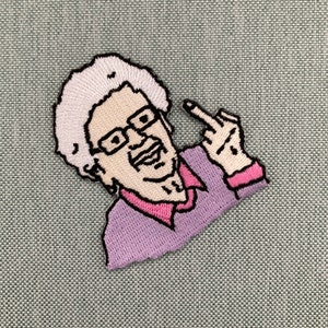 Urbanski Patch divertente nonna mostra le dita di ferro 6,5 x 6 cm Applicazione patch Immagine di stiratura immagine 2