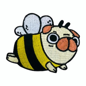 Puede incluir: Una abeja bordada de color amarillo y negro con la cara de un carlino. La abeja tiene un cuerpo rayado blanco y negro y un par de alas blancas.