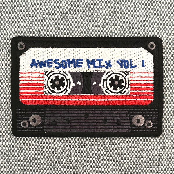 Urbanski Patch Retro Vintage Kasette Awesome Mix Vol. 1 zum Aufbügeln 5,3 x 8 cm | Aufnäher Applikation Bügelbild