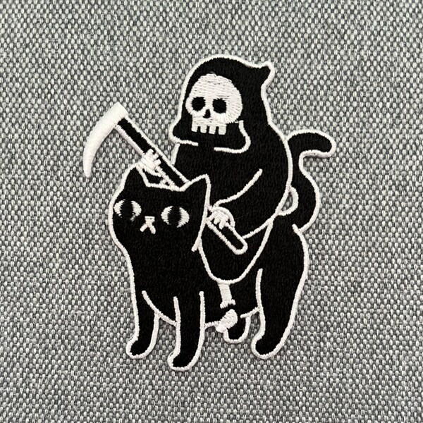 Urbanski Patch Death rides a black Cat der Tod Sensenmann Reaper zum Aufbügeln 8 x 6,2 cm | Aufnäher Applikation Bügelbild