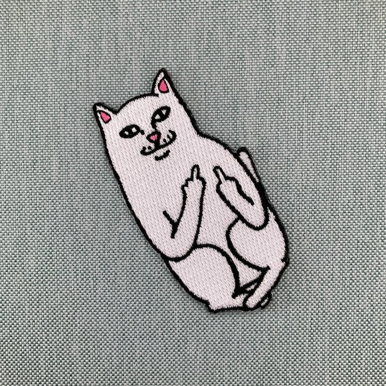 Urbanski Patch lustige Katze zeigt Finger zum Aufbügeln 8 x 4,3 cm Aufnäher Applikation Bügelbild Bild 2