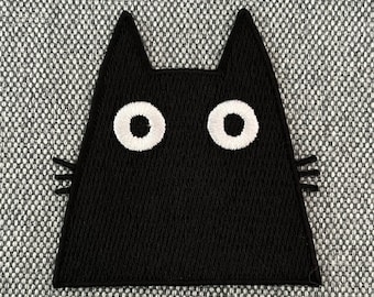 Urbanski Patch schwarze Katze mit erschrockenem Blick zum Aufbügeln 7 x 6,5 cm | Aufnäher Applikation Bügelbild…