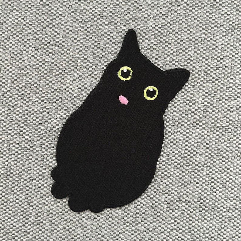 Urbanski Patch süße freche Katze zeigt Zunge zum Aufbügeln 8 x 4,3 cm Aufnäher Applikation Bügelbild Bild 2