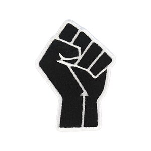 Puede incluir: Parche bordado en blanco y negro de un puño en alto.