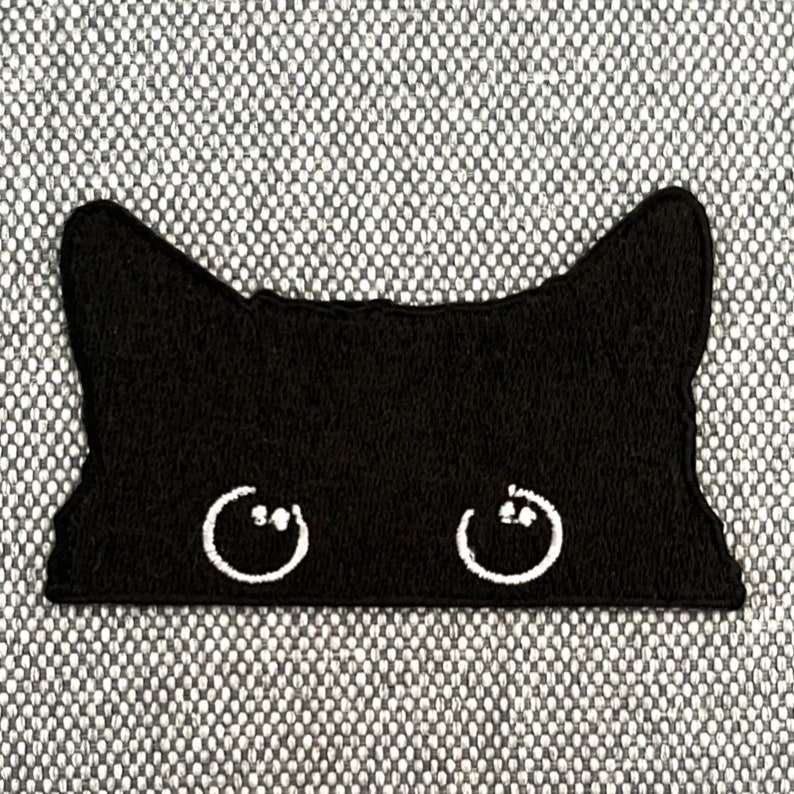 Urbanski patch schattige nieuwsgierige kat om op te strijken 4,4 x 7,2 cm Patch applicatie opstrijkbare afbeelding 1