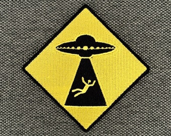 Patch Urbanski Cartello termoadesivo giallo Attenti agli UFO 7,4 x 7,4 cm | Immagine termoadesiva dell'applicazione patch