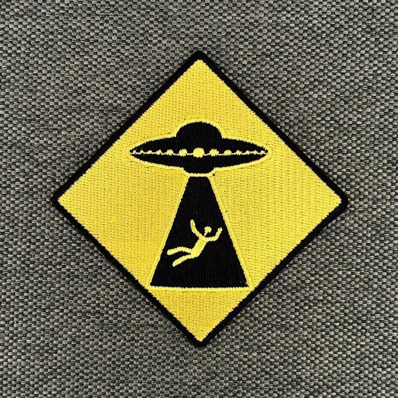 Urbanski Patch Pas op voor UFO's geel opstrijkbord 7,4 x 7,4 cm Patch-applicatie opstrijkbare afbeelding afbeelding 1