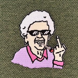 Urbanski patch Thug Life grandma with glasses shows fingers iron-on 6.5 x 6 cm | Patch application iron-on image