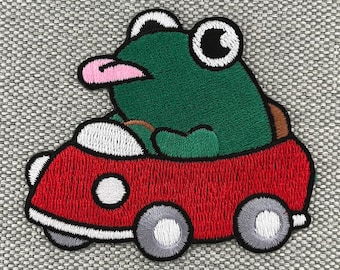 Urbanski Patch Lustiger Frosch im Auto zeigt Zunge zum Aufbügeln 6,4 x 7,4 cm | Aufnäher Applikation Bügelbild