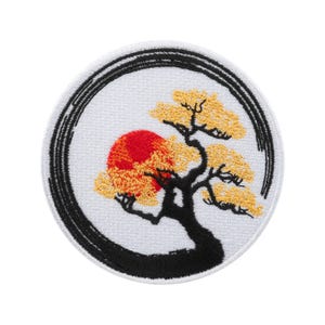 Patch thermocollant Urbanski Zen Tree Bonsaï avec soleil rouge de style japonais 8 x 8 cm | Patch thermocollant