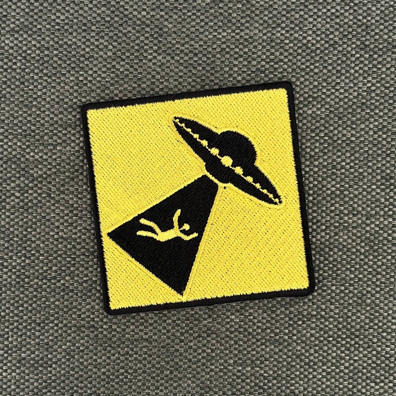 Urbanski Patch Vorsicht UFOs gelbes Schild zum Aufbügeln 7,4 x 7,4 cm Aufnäher Applikation Bügelbild Bild 2