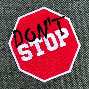 Urbanski Patch Don't Stop Schild zum Aufbügeln 7,4 x 7 cm Aufnäher Applikation Bügelbild Bild 3