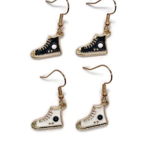 boucles d'oreilles chaussures de sport en émail, Boucles d'oreilles chaussures blanches ou noires ou mix des deux