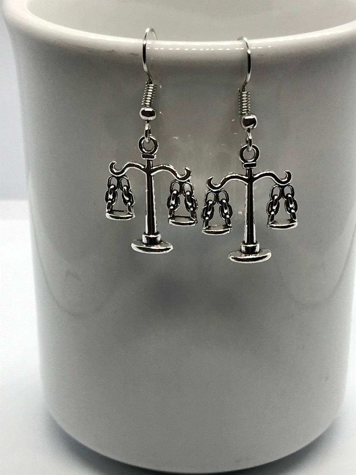 Boucles D'oreilles Balance De Justice Et Marteau - Bijoux Femme élégants Pour Avocates, étudiantes En Droit