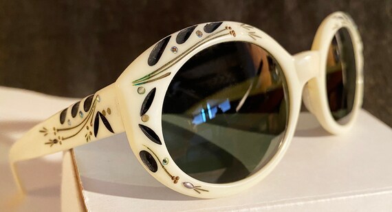Vintage B&L RayBan Bewitching Sunglasses - image 2