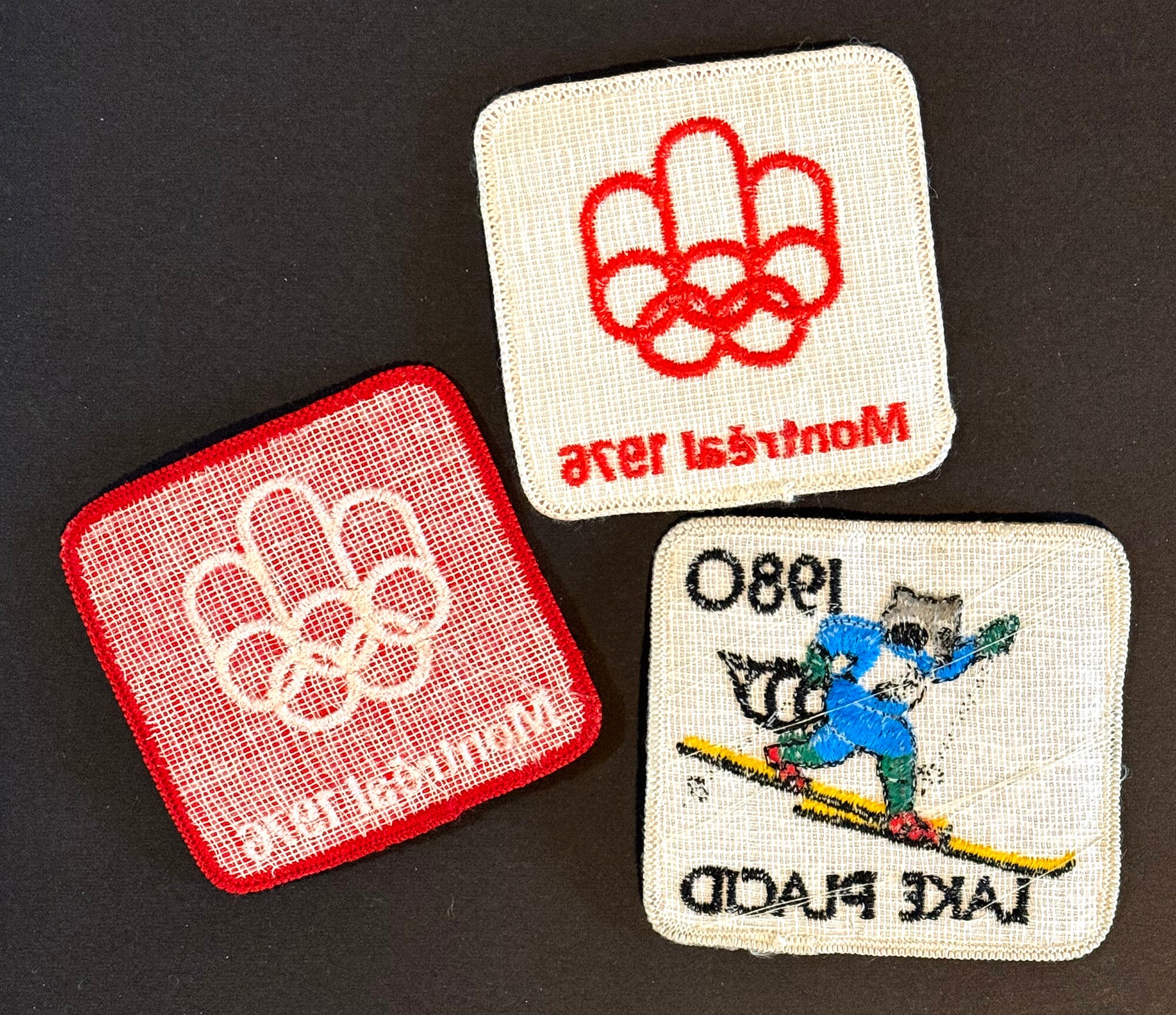 Important lot d'écussons à coller, ancien: ANNEAUX OLYMPIQUES