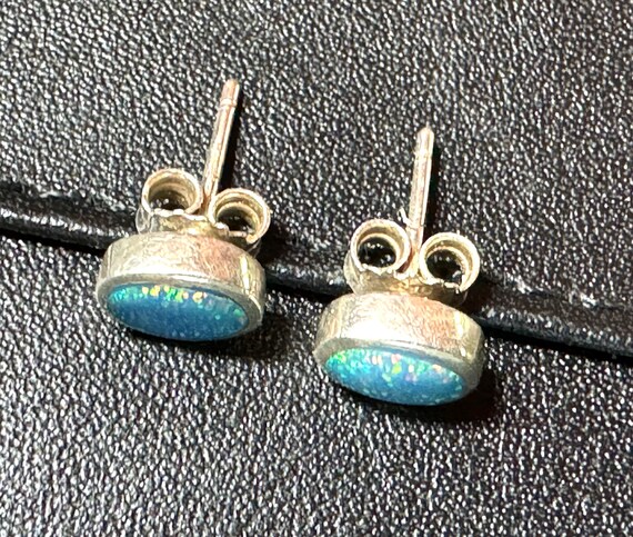 Engineered opal silver stud earrings - image 3