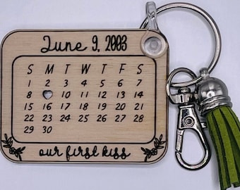 Custom calendar keychain, remember the special day, Gift for him and her, Wedding save the date, Anniversary Gift